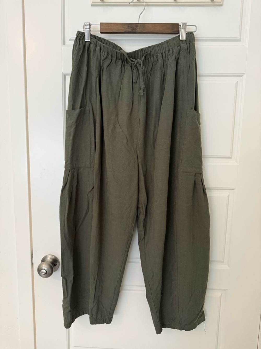 Relaxed Wide-Leg Drawstring Pants in Olive Green